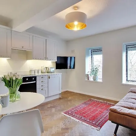 Chic 2-Bed Apartment, Free Wi-Fi And Parking London Exterior photo