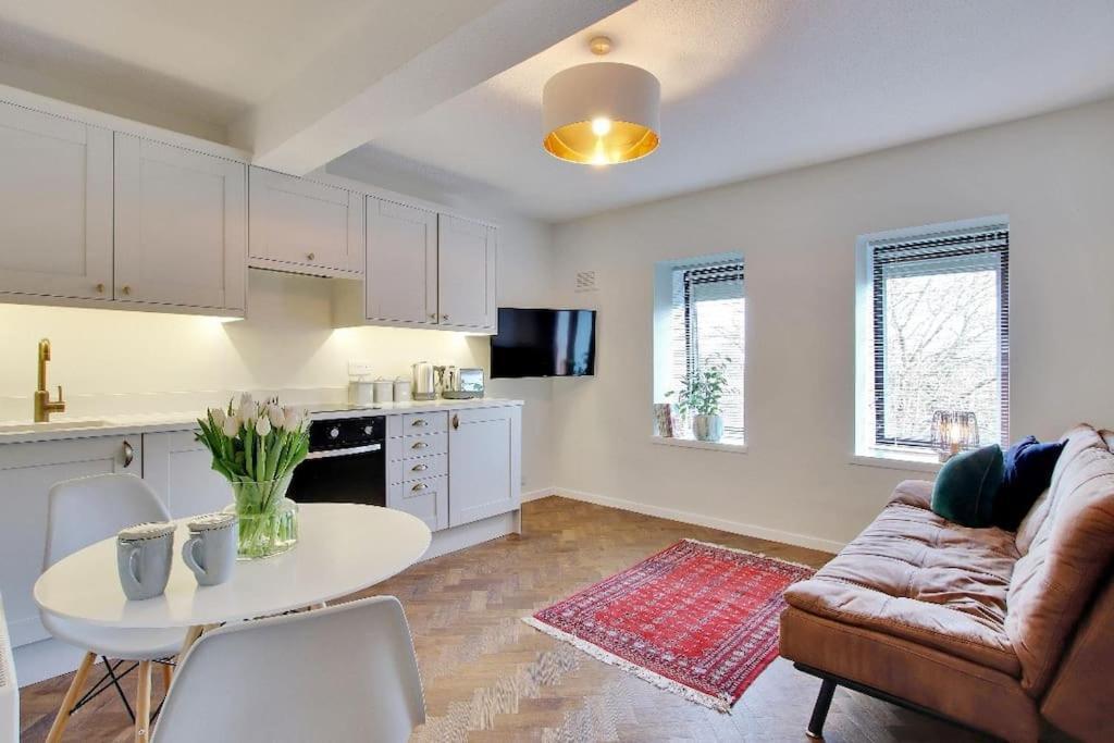 Chic 2-bed Apartment, Free Wi-fi And Parking Appartement Londen