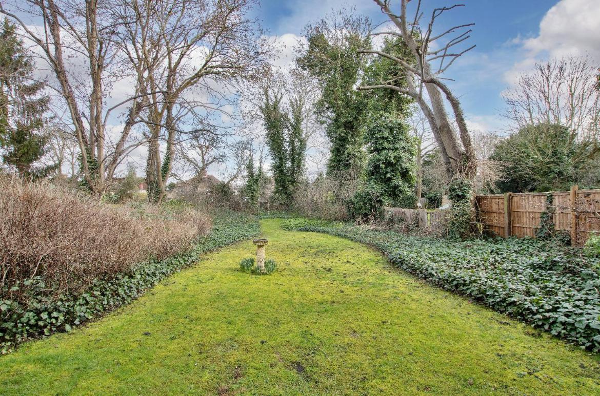Chic 2-bed Apartment, Free Wi-fi And Parking Appartement Londen